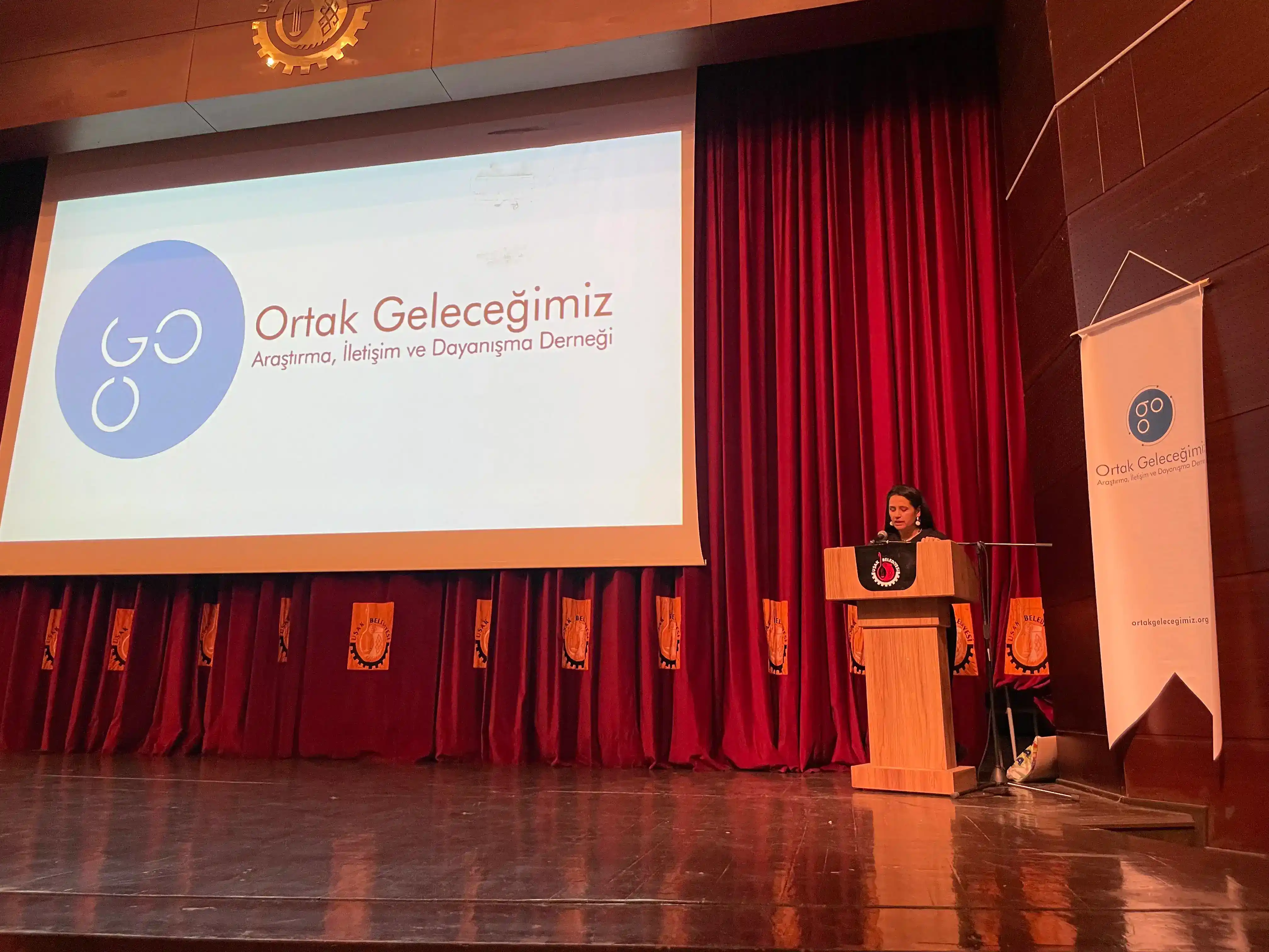 The award ceremony held at Uşak AKM with 600 people in attendance.